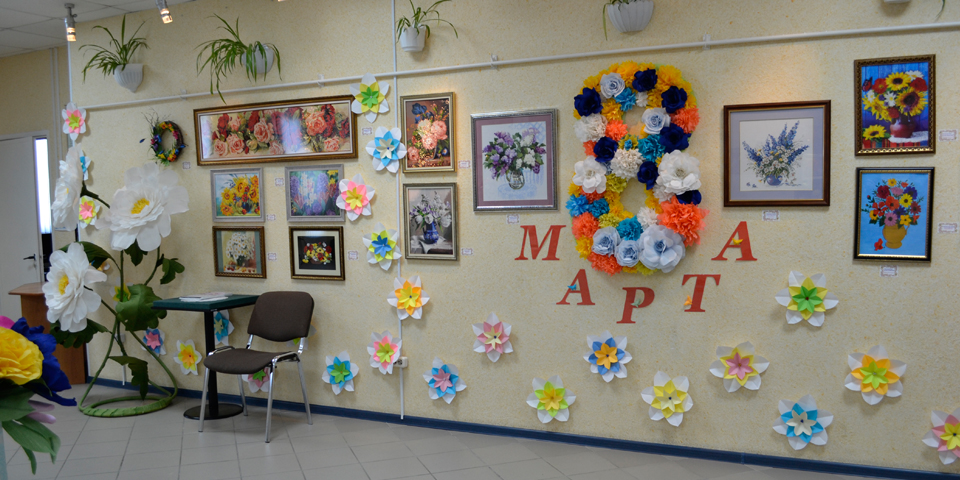 Творческая выставка "Цветы для мамы"